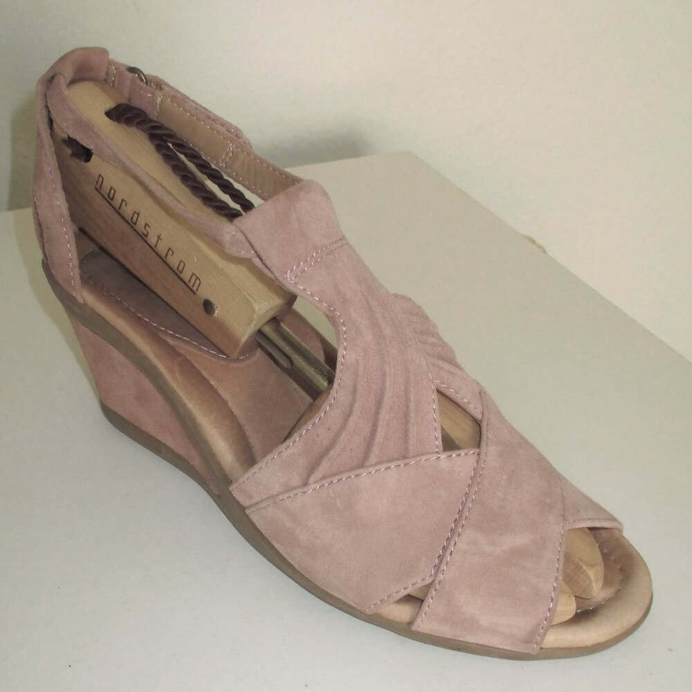 Earth "Curvet Blush" Womens Pale Pink Suede T-Strap Sandal w/2.5" Wedge - 6.5M